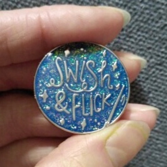 Harry Potter Swish and Flick Enamel Pin - Picture 2 of 2